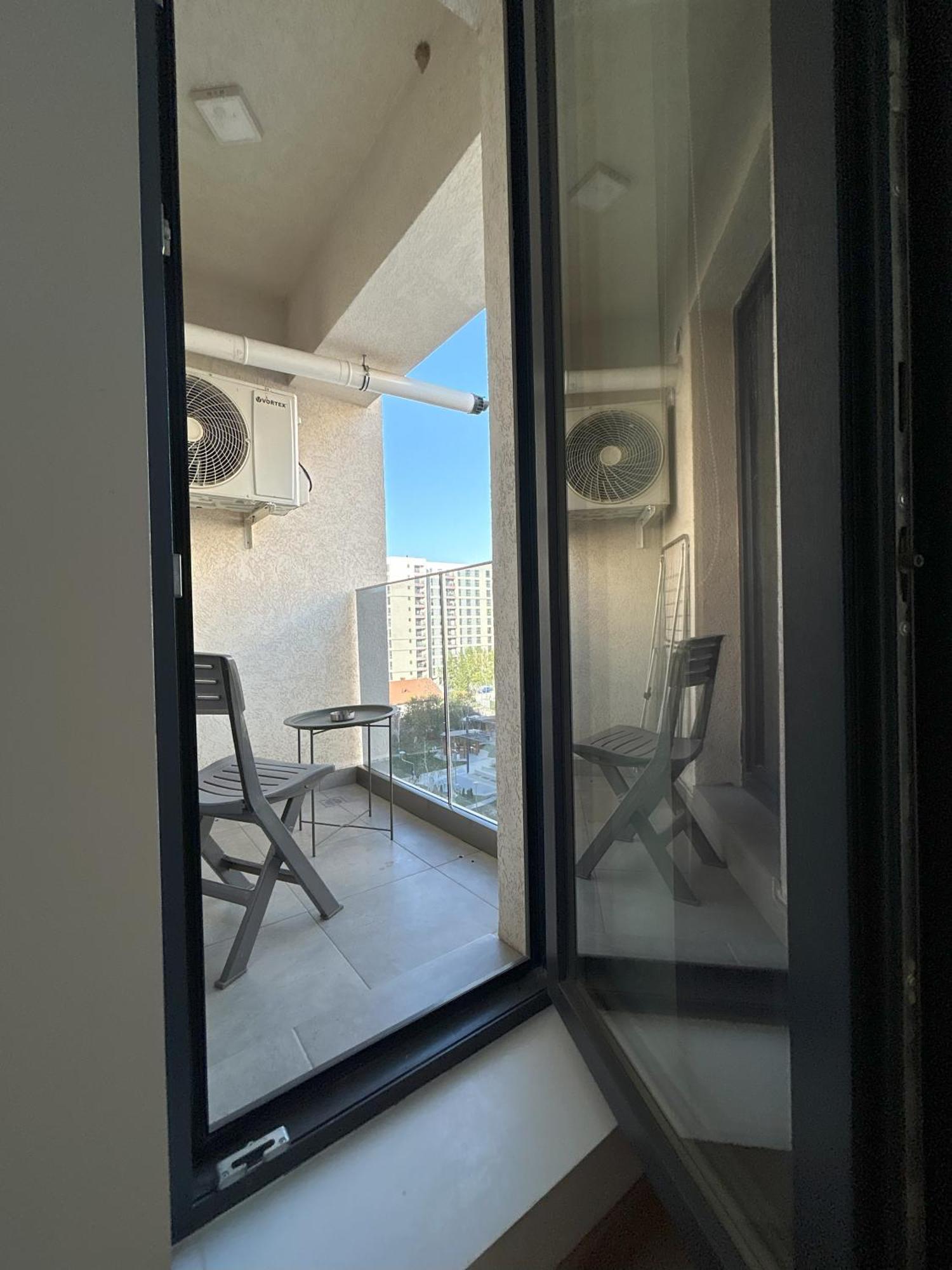 Urban Retreat With Balcony At Exigent Plaza - 06 Apartment Bukares Bagian luar foto