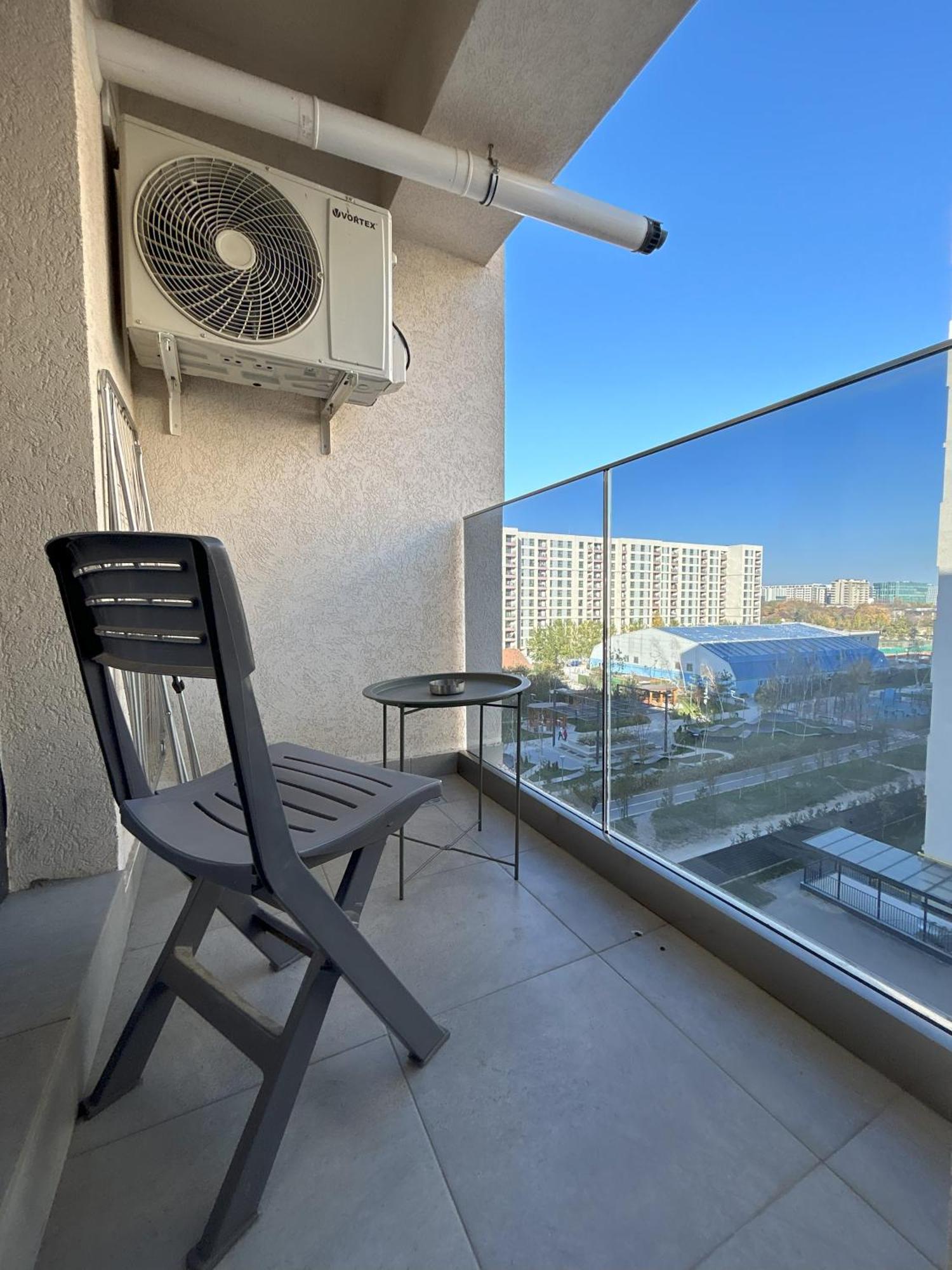 Urban Retreat With Balcony At Exigent Plaza - 06 Apartment Bukares Bagian luar foto